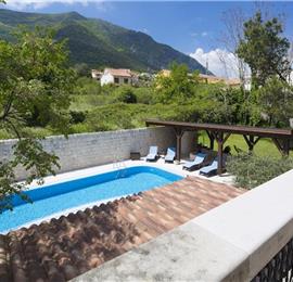 5 bedroom bayside villa with pool near Kotor, sleeps 12